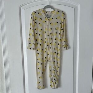 Willow + Co bamboo romper bodysuit onesie pajamas sleeper 18-24 months lemons